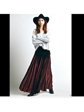 Boho Maxi Pleated Skirt in Burgundy